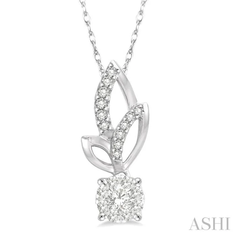 1/6 Ctw Leafy Round Cut Diamond Lovebright Pendant With Link Chain in 14K White Gold