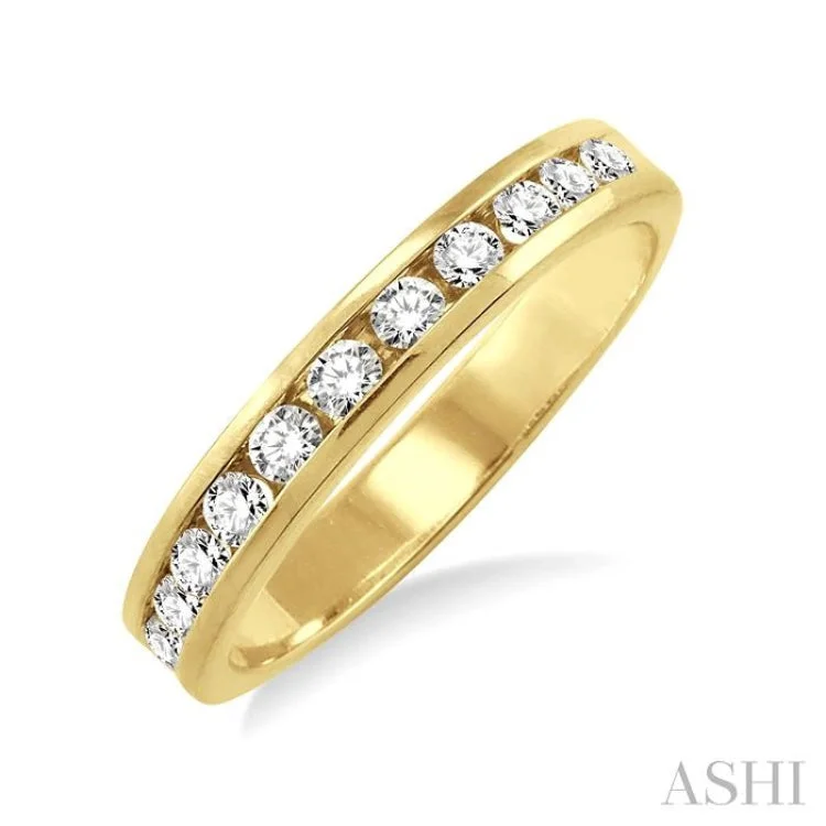 1/6 Ctw Round Cut Diamond Wedding Band in 14K Yellow Gold