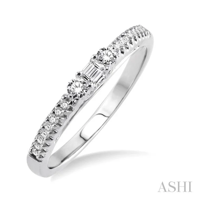 1/4 Ctw Baguette Cut Diamond Wedding Band in 14K White Gold