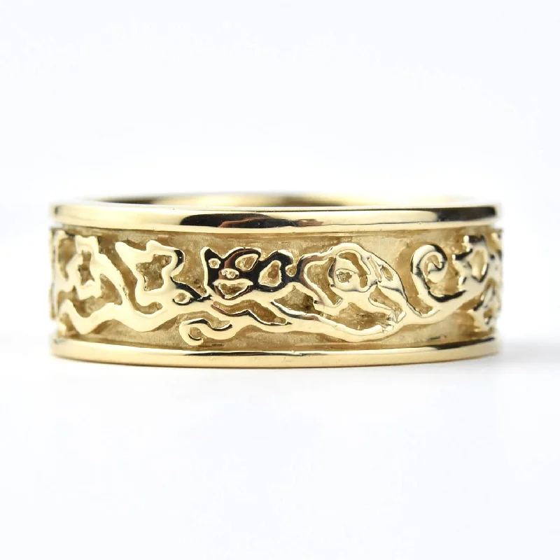 Abstract Floral Vine Gents Band in Gold