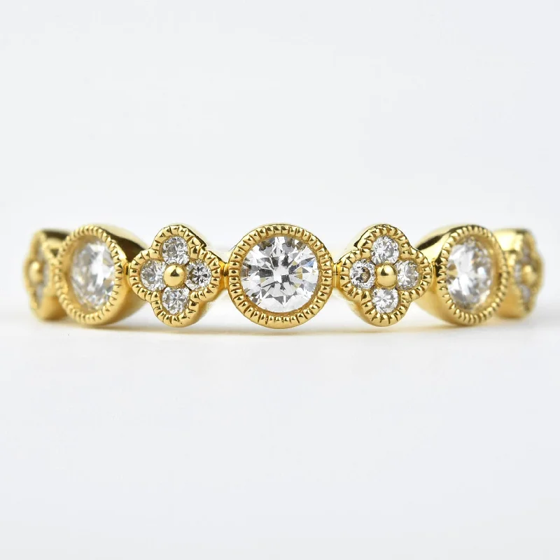 Clover Motif Diamond Band in 18 Yellow Gold