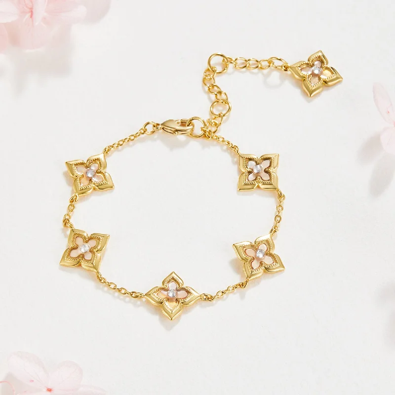 Dalia White Iris Clover Bracelet