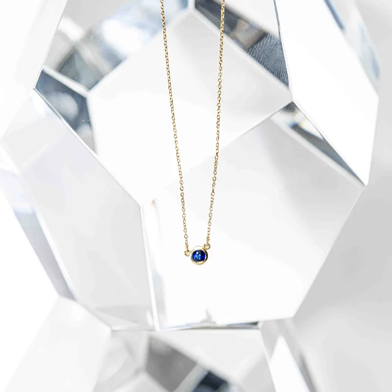 Solitaire sapphire necklace